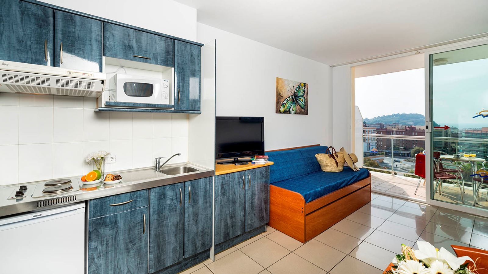 rooms-apartment-pool-view