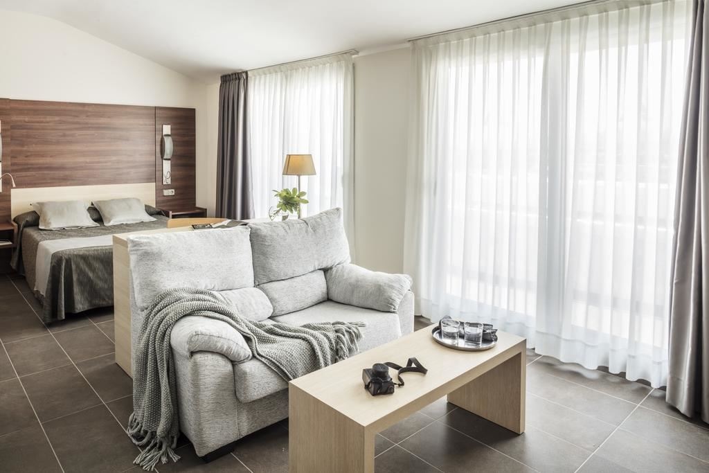 rooms-junior-suite-double-balcony