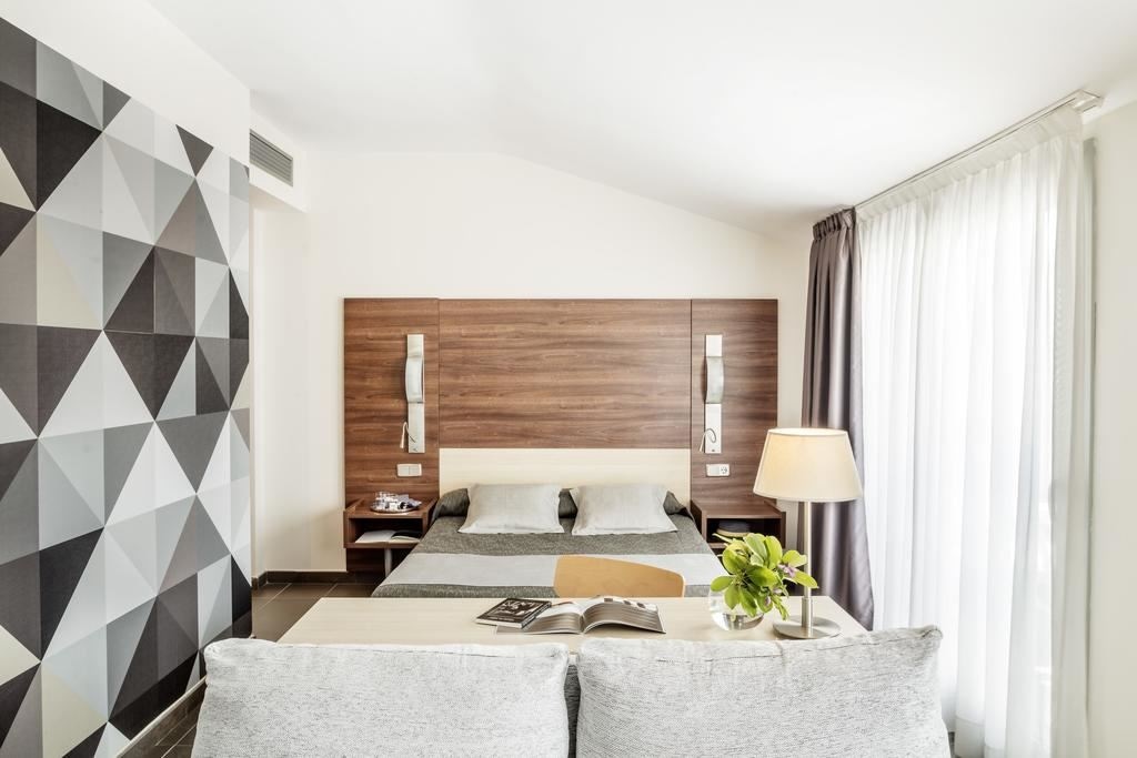 rooms-junior-suite-double-balcony