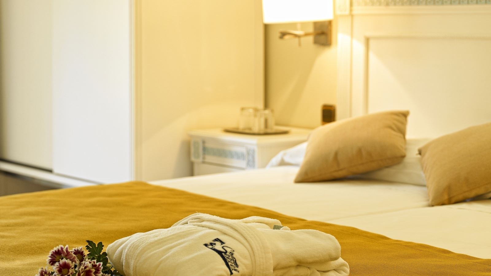 rooms-twin-room-with-balcony-or-terrace