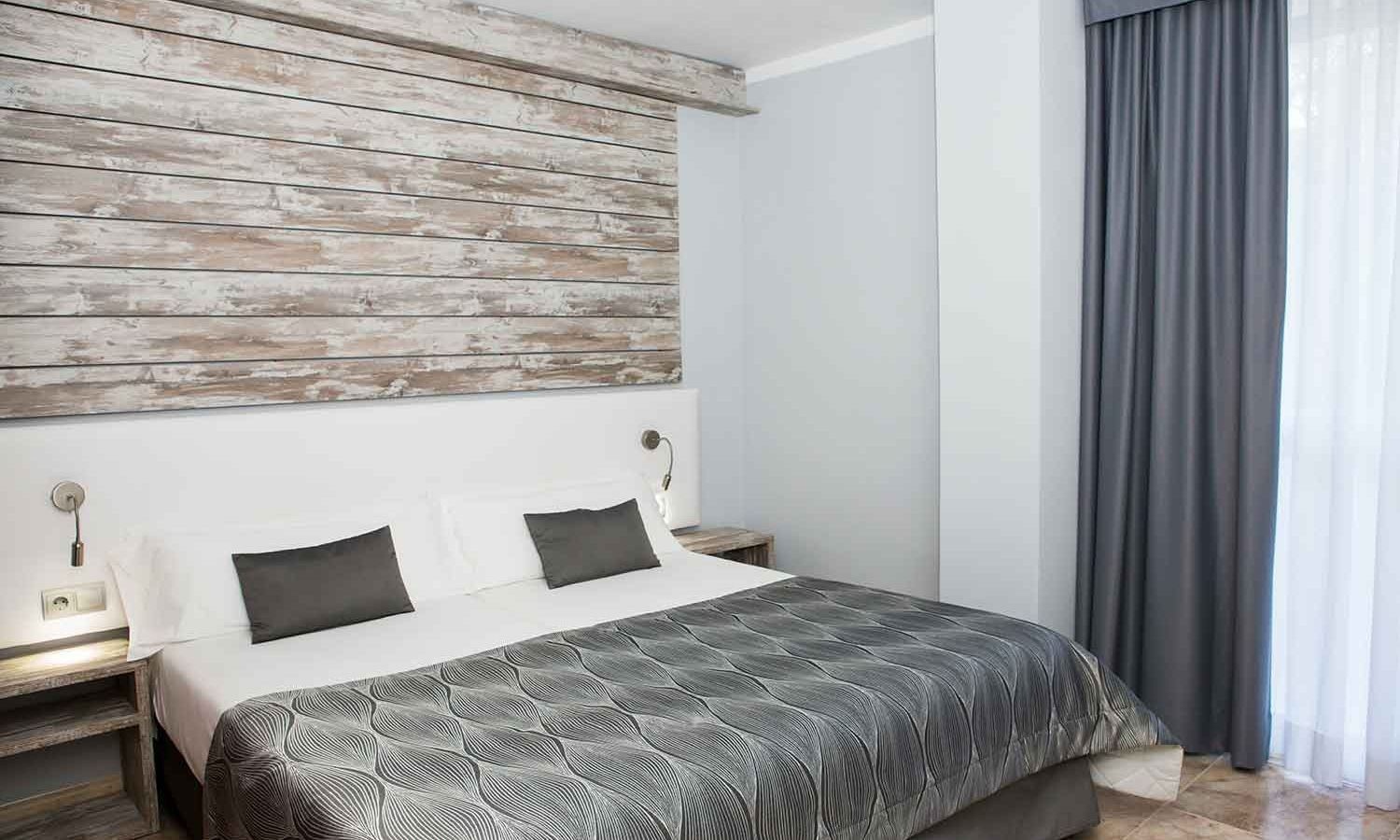 rooms-twin-low-cost-room-without-balcony-or-terrace