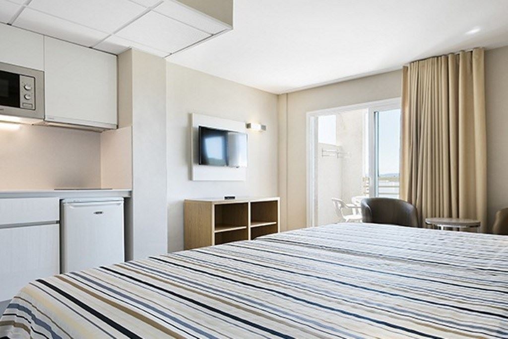 rooms-studio-balcony-or-terrace