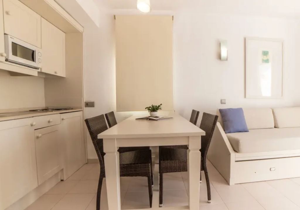 rooms-apartment-balcony-or-terrace