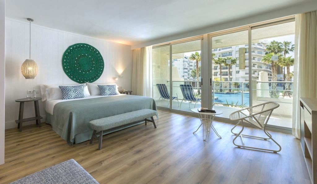 rooms-suite-mediterranean-pool-view