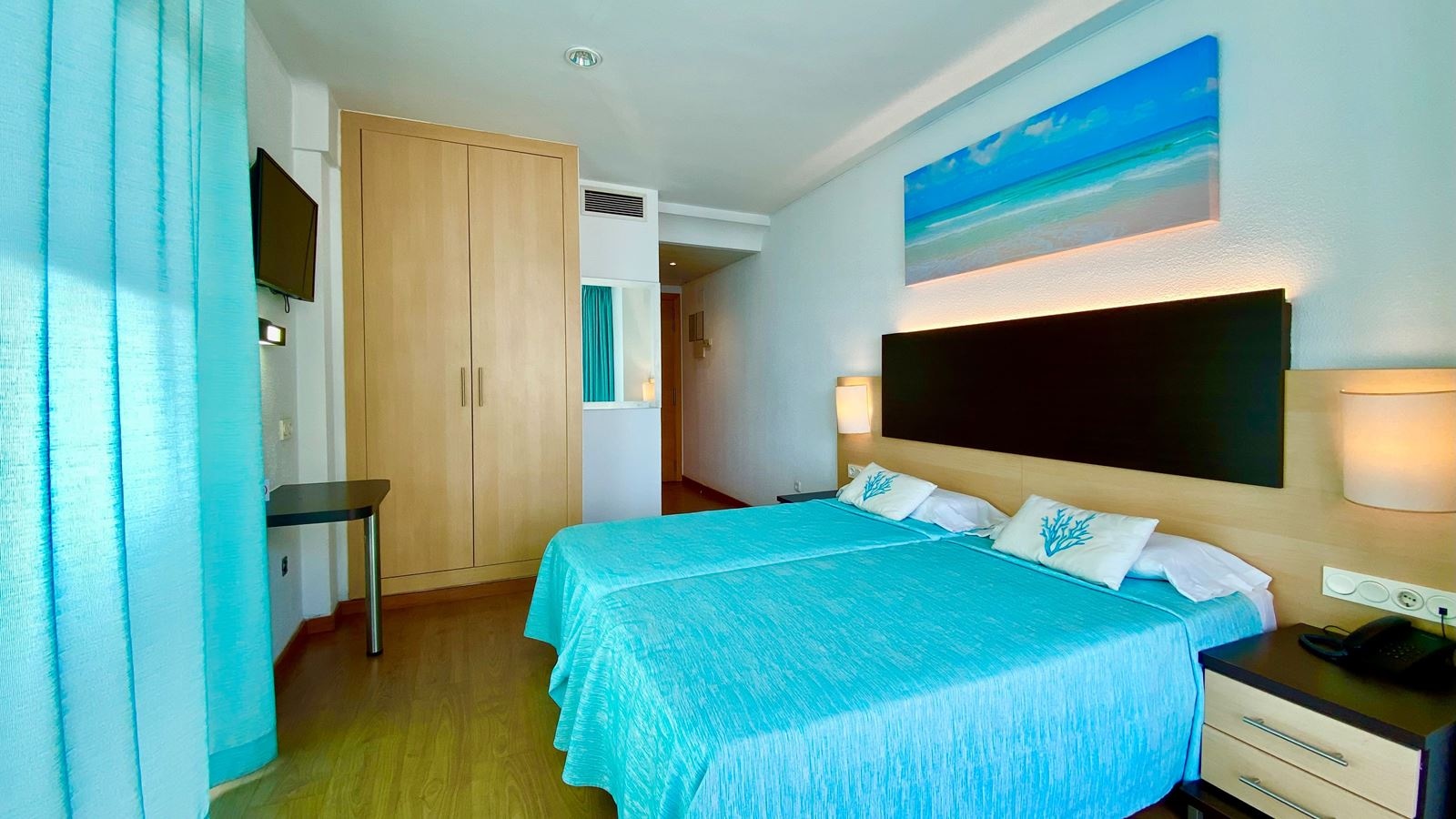 rooms-double-standard-confort-room-balcony-or-terrace