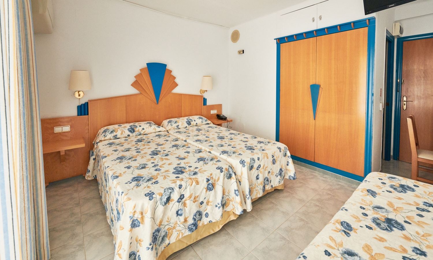 rooms-seaview-balcony-or-terrace