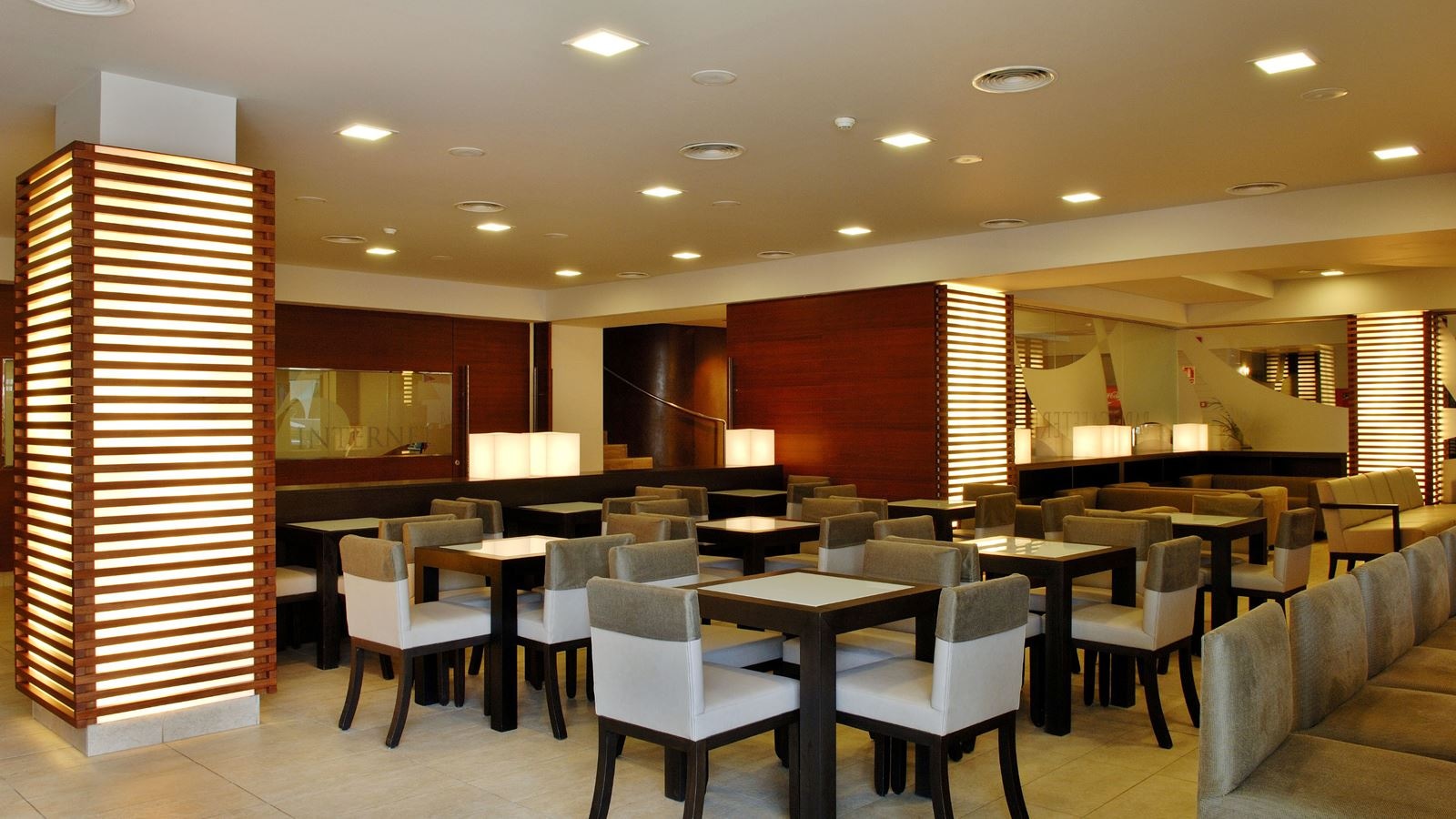 bars-cesar-augustus-cafeteria