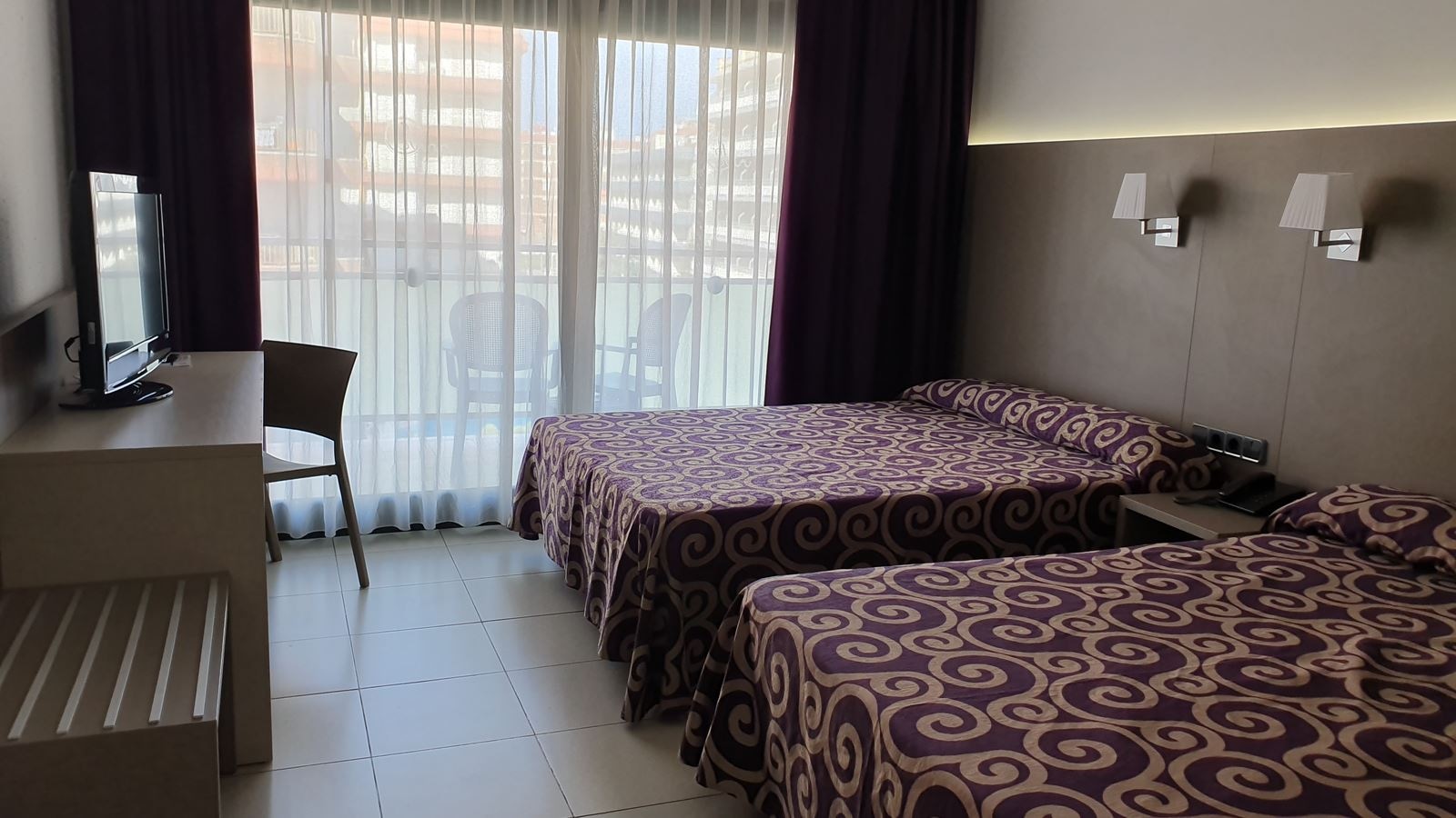 rooms-standard-room-pool-view