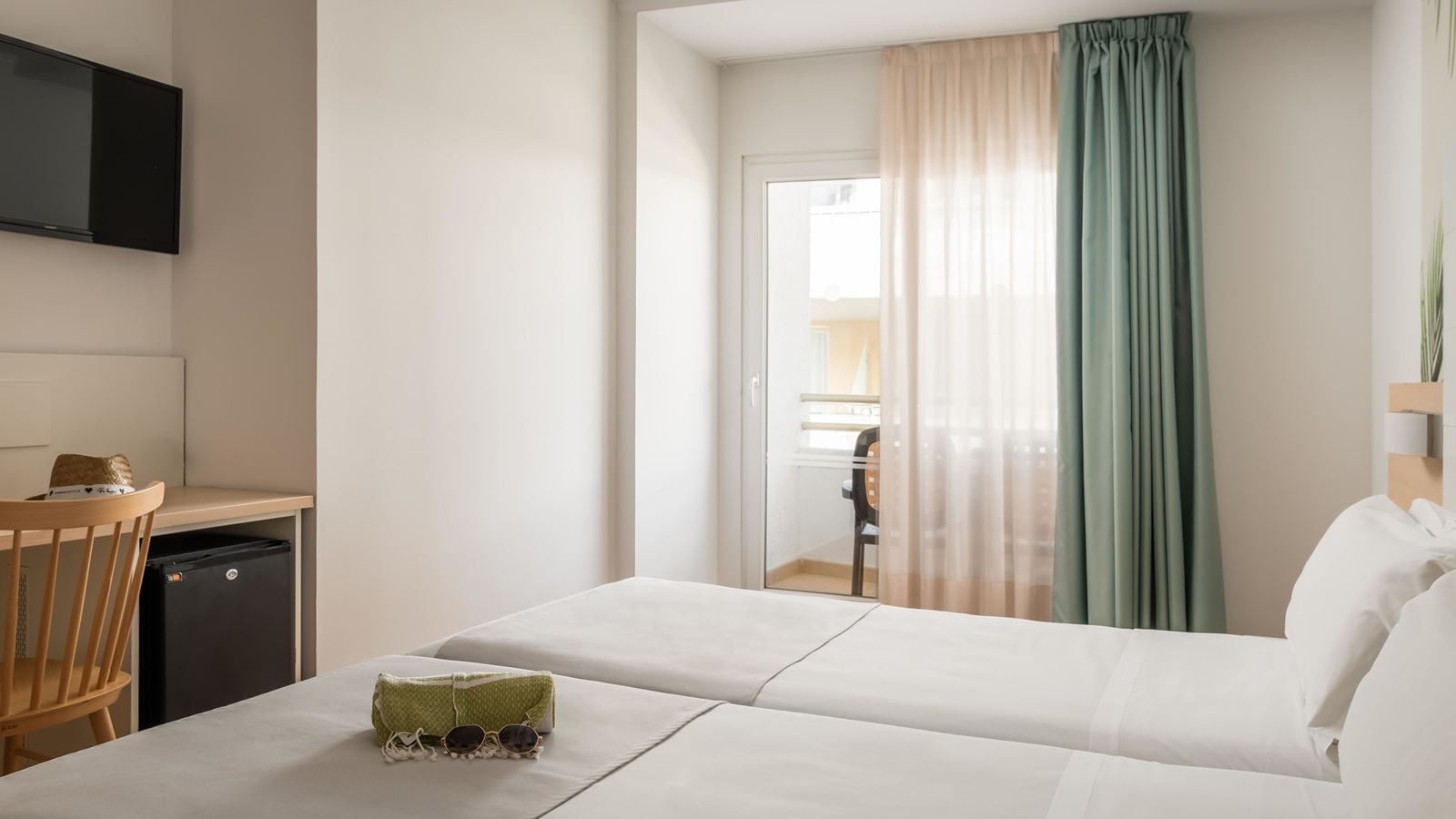 rooms-singleuse-balcony-or-terrace