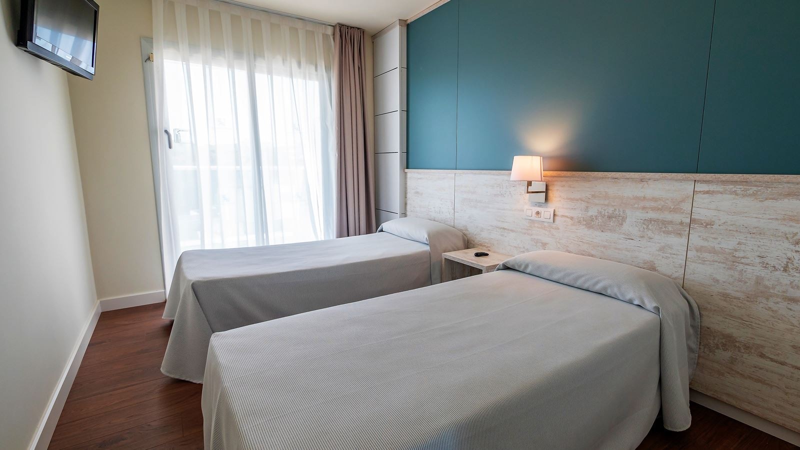 rooms-family-room-balcony-or-terrace