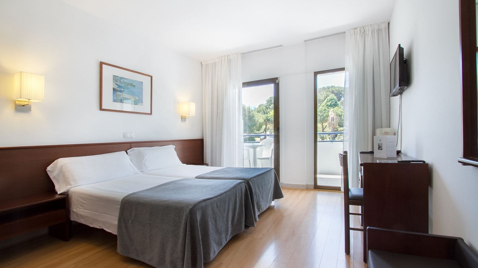 rooms-standard-room-with-balcony-single-use