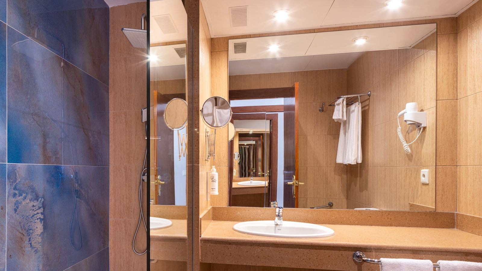 rooms-double-superior-room-balcony-or-terrace