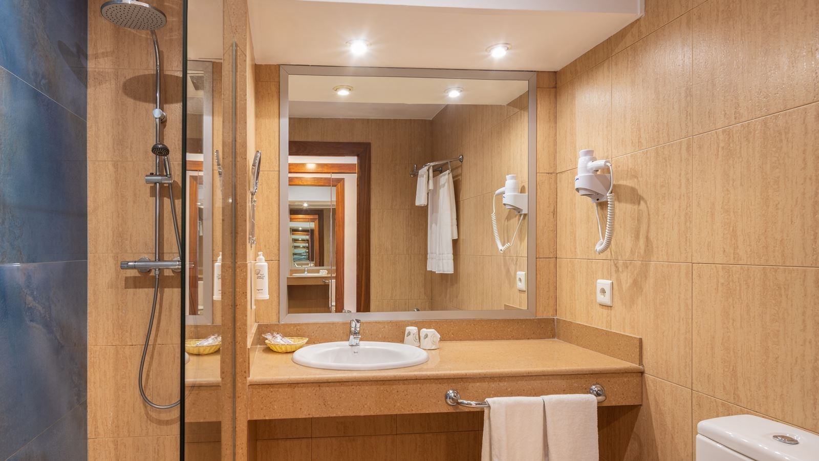 rooms-double-standard-room-balcony-or-terrace