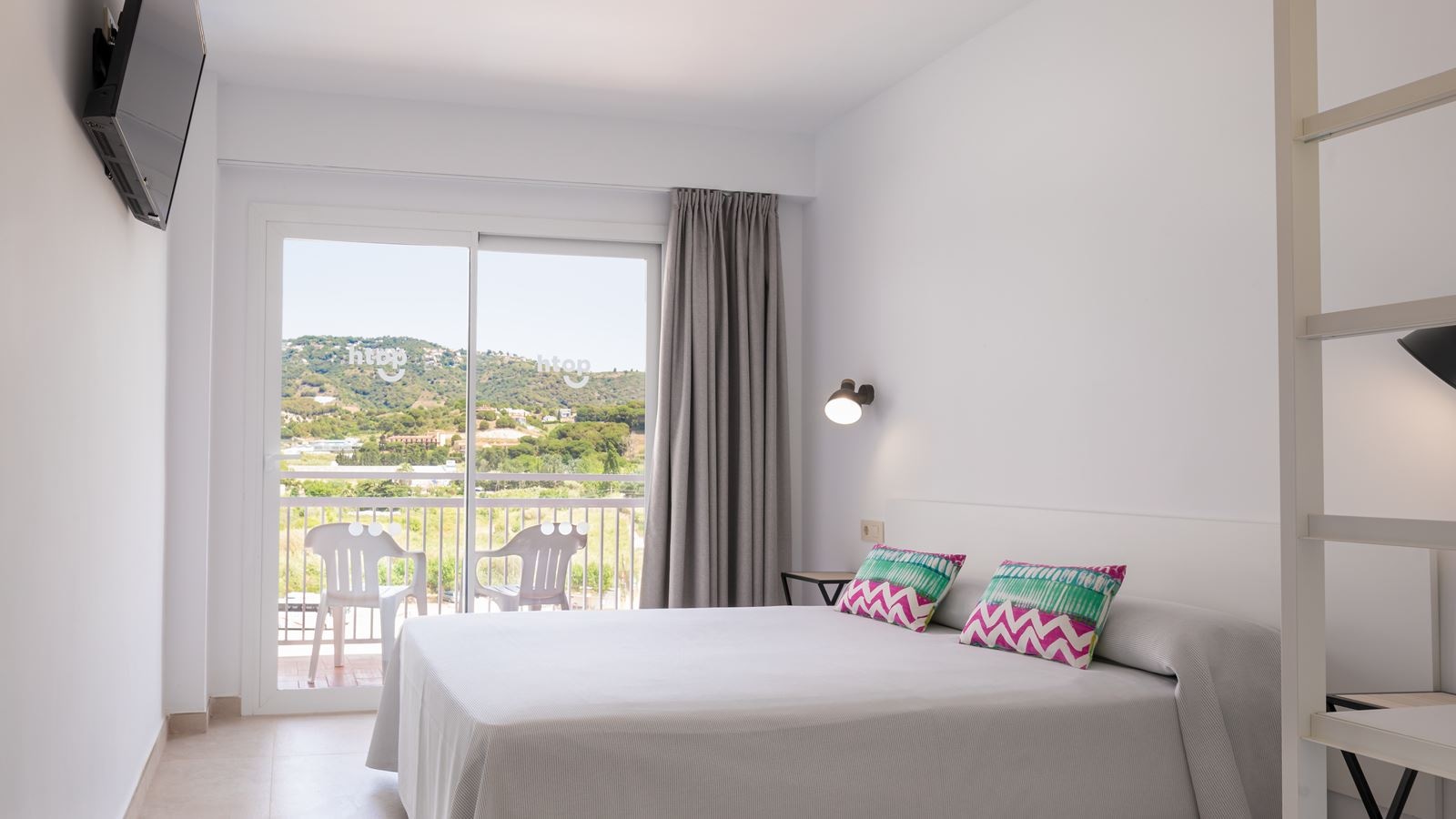 rooms-room-single-w-child-balcony-or-terrace