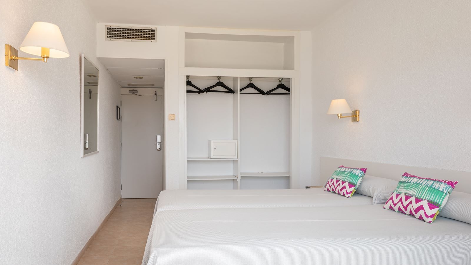 rooms-room-single-w-child-balcony-or-terrace