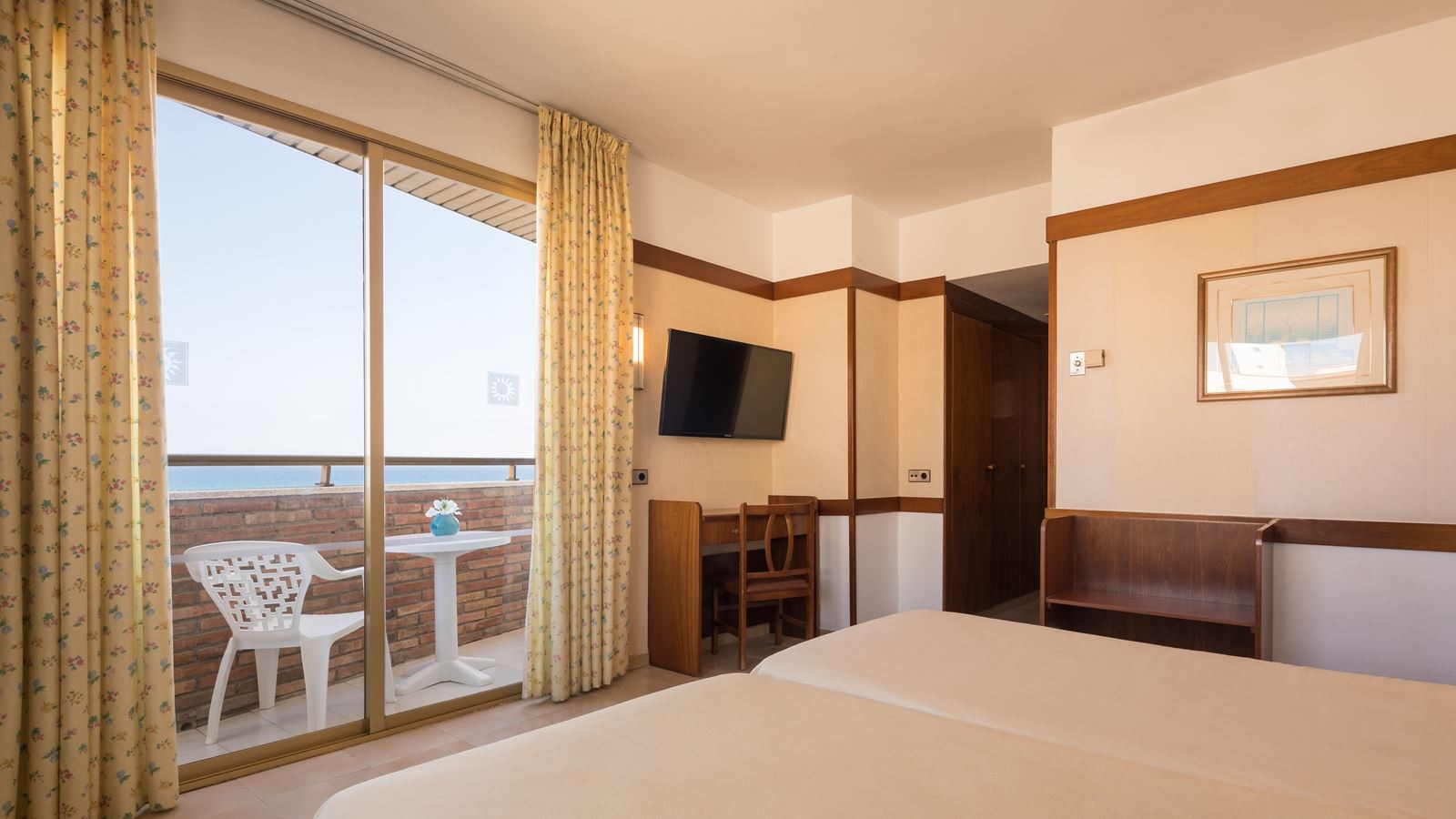 rooms-triple-room-sea-view