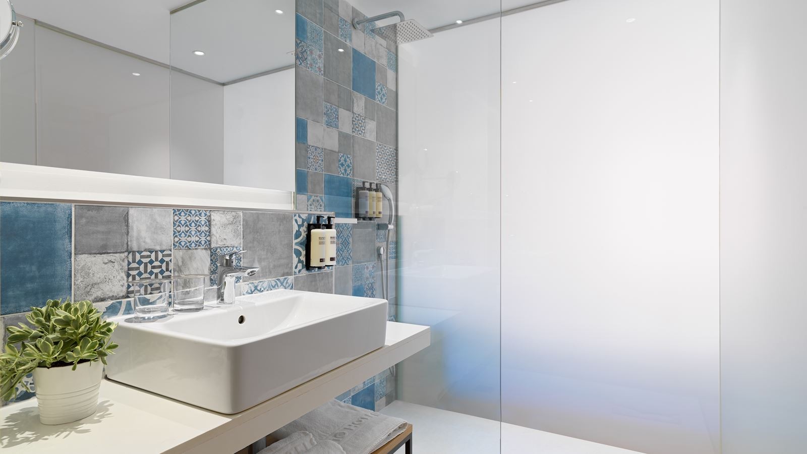 rooms-superior-seaview-balcony-double