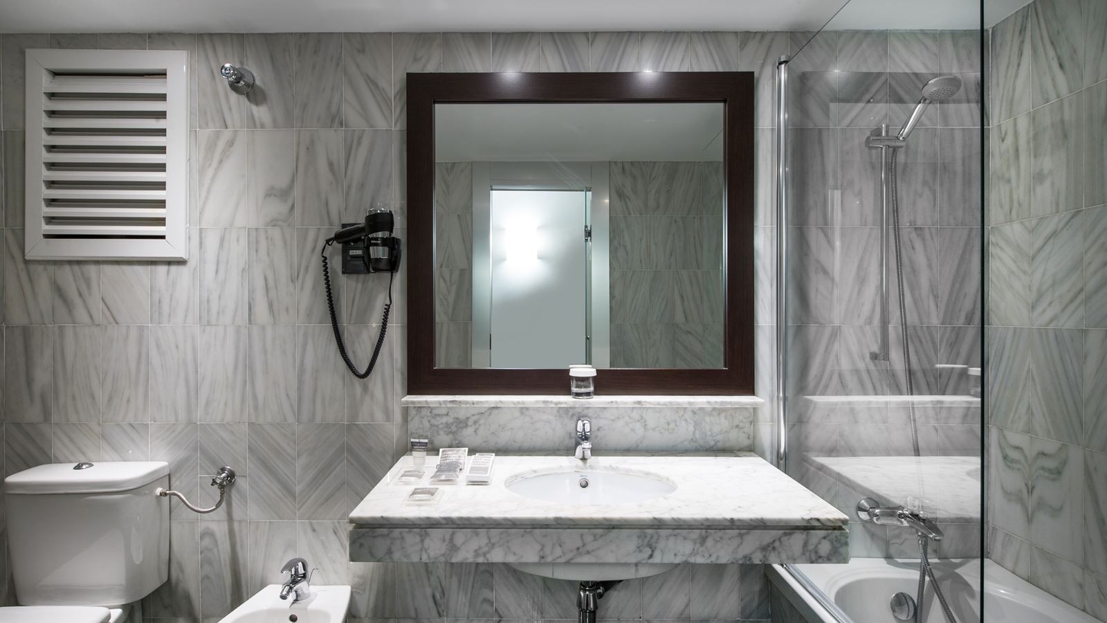 rooms-double-or-twin-with-terrace