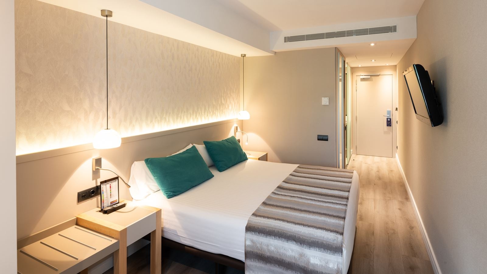 rooms-double-single-use-two-beds