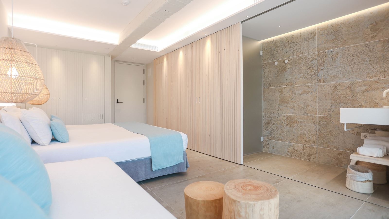 rooms-mediterranean-lateral-sea-view-balcony-or-terrace