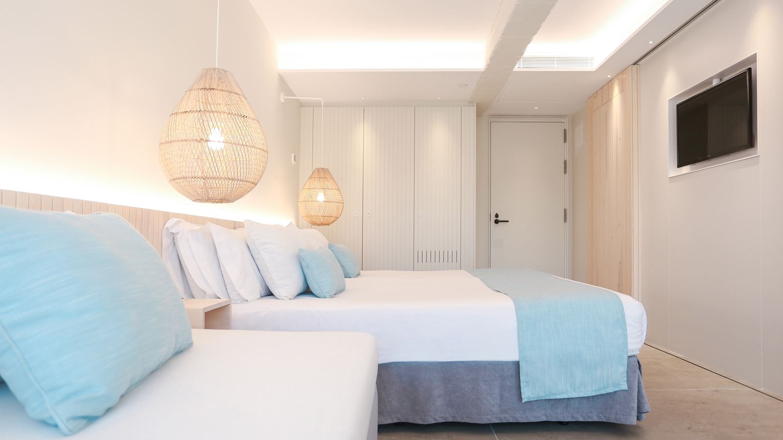 rooms-mediterranean-lateral-sea-view-balcony-or-terrace