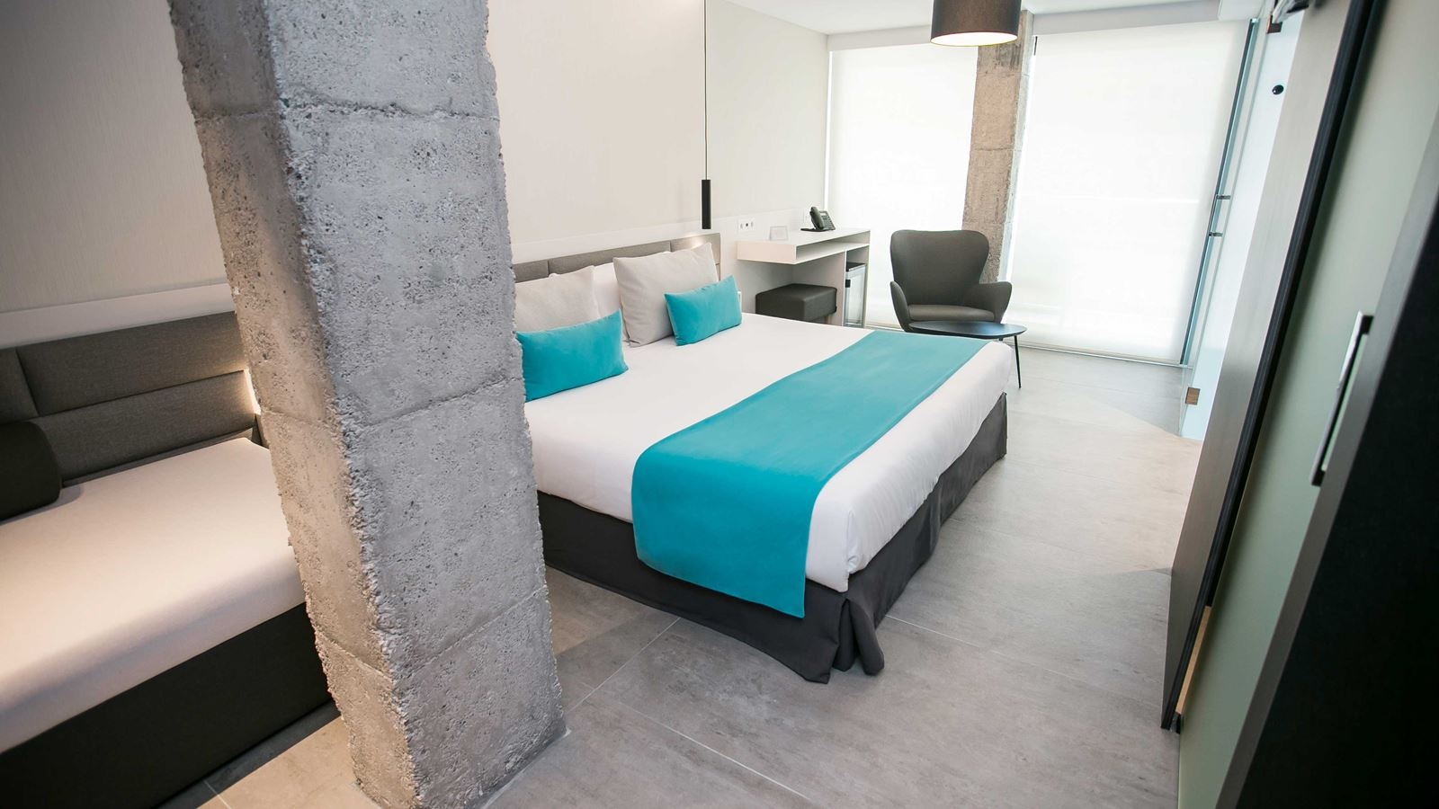 rooms-urban-room-pool-view-balcony-or-terrace