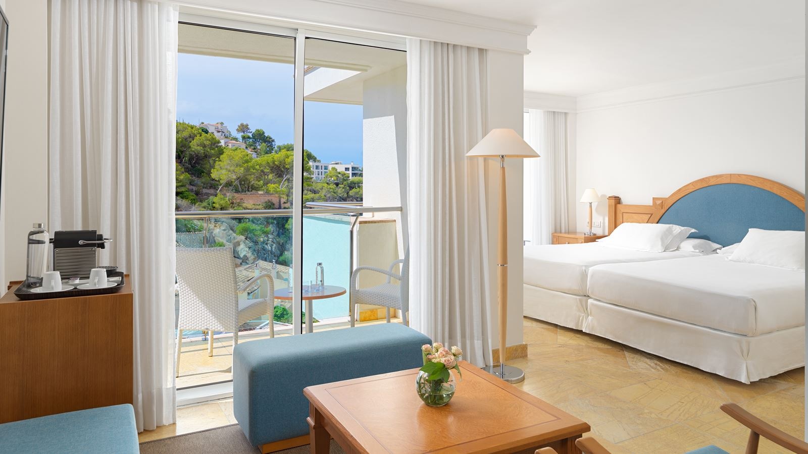 rooms-junior-sutie-balcony