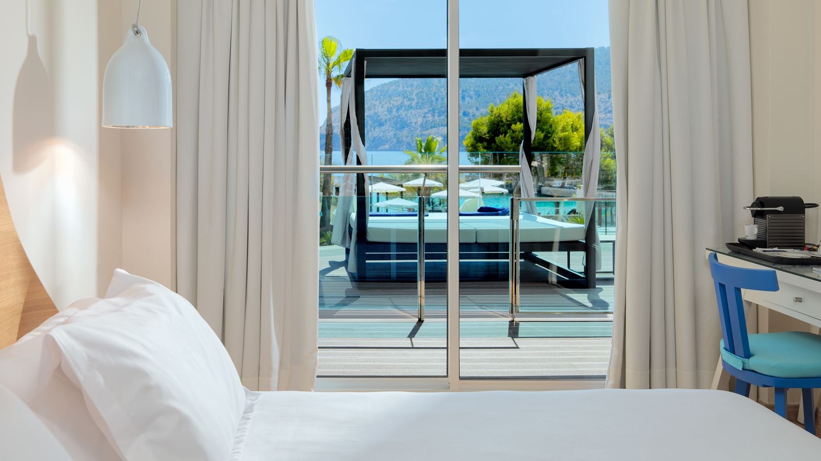 rooms-chill-out-room-seaview-balcony-or-terrace