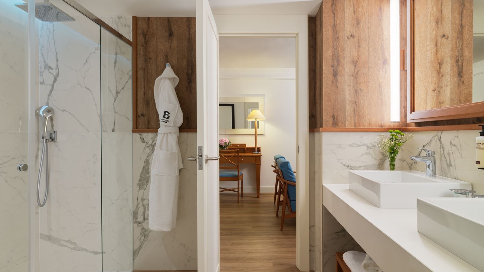 rooms-junior-suite-side-sea-view-balcony