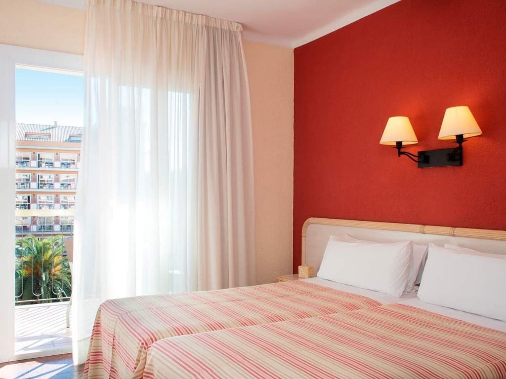 rooms-room-single-balcony-or-terrace