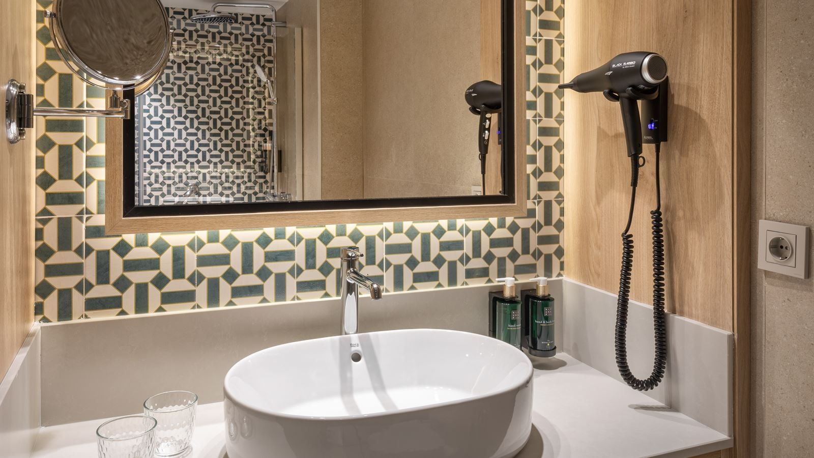 rooms-double-melia-room-sea-vie-balcony-or-terrace