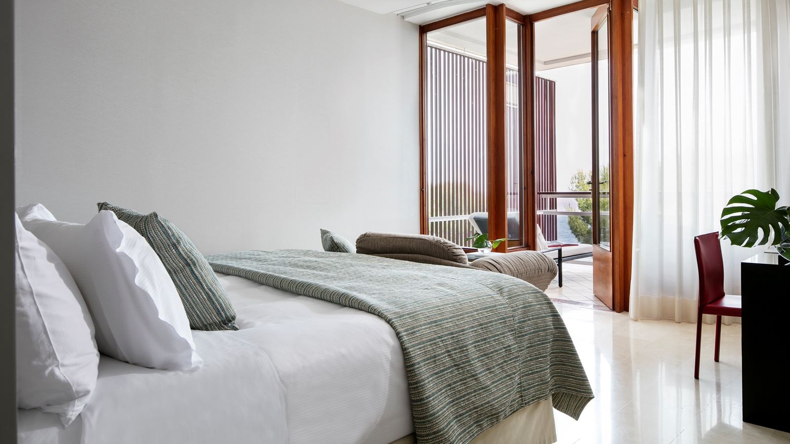 rooms-deluxe-sea-view