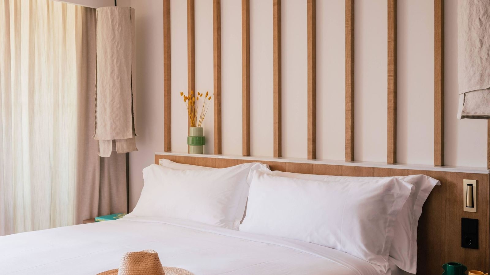 rooms-double-superior-me-with-balcony-or-terrace