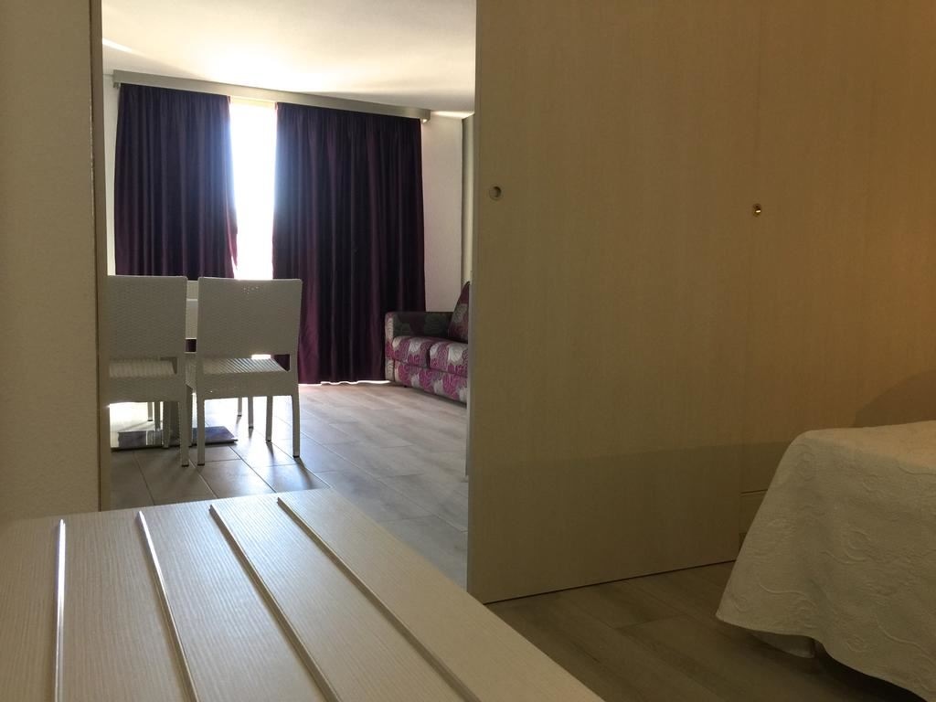 rooms-junior-suite-balcony-or-terrace