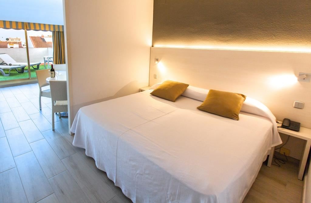 rooms-superior-junior-suite-balcony-or-terrace