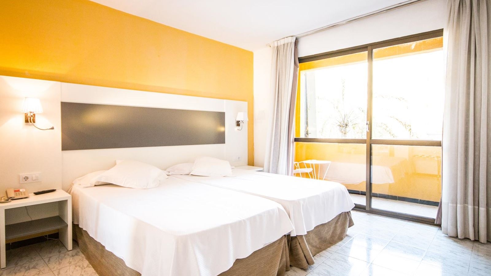 rooms-double-superior-with-balcony