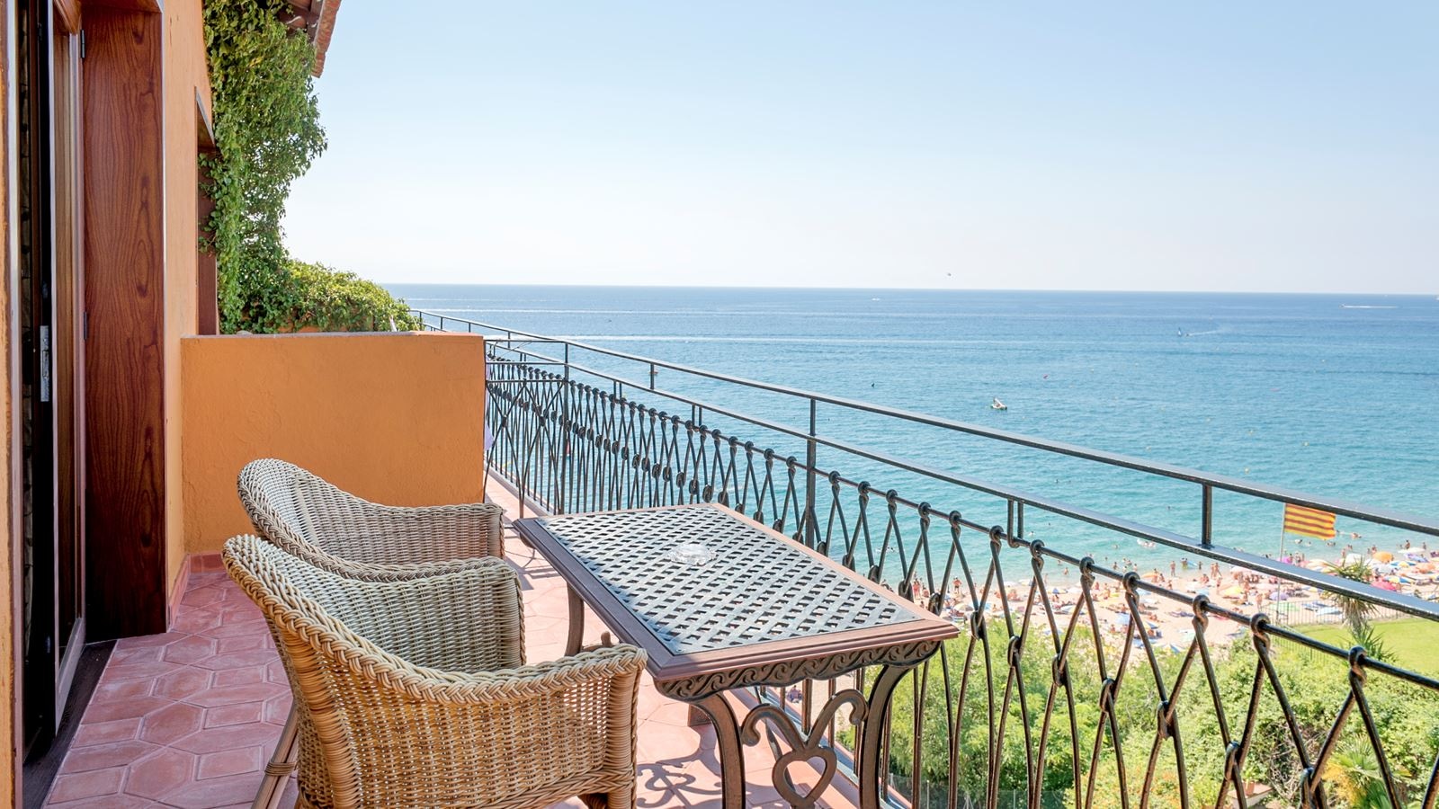 rooms-lateral-sea-view-room