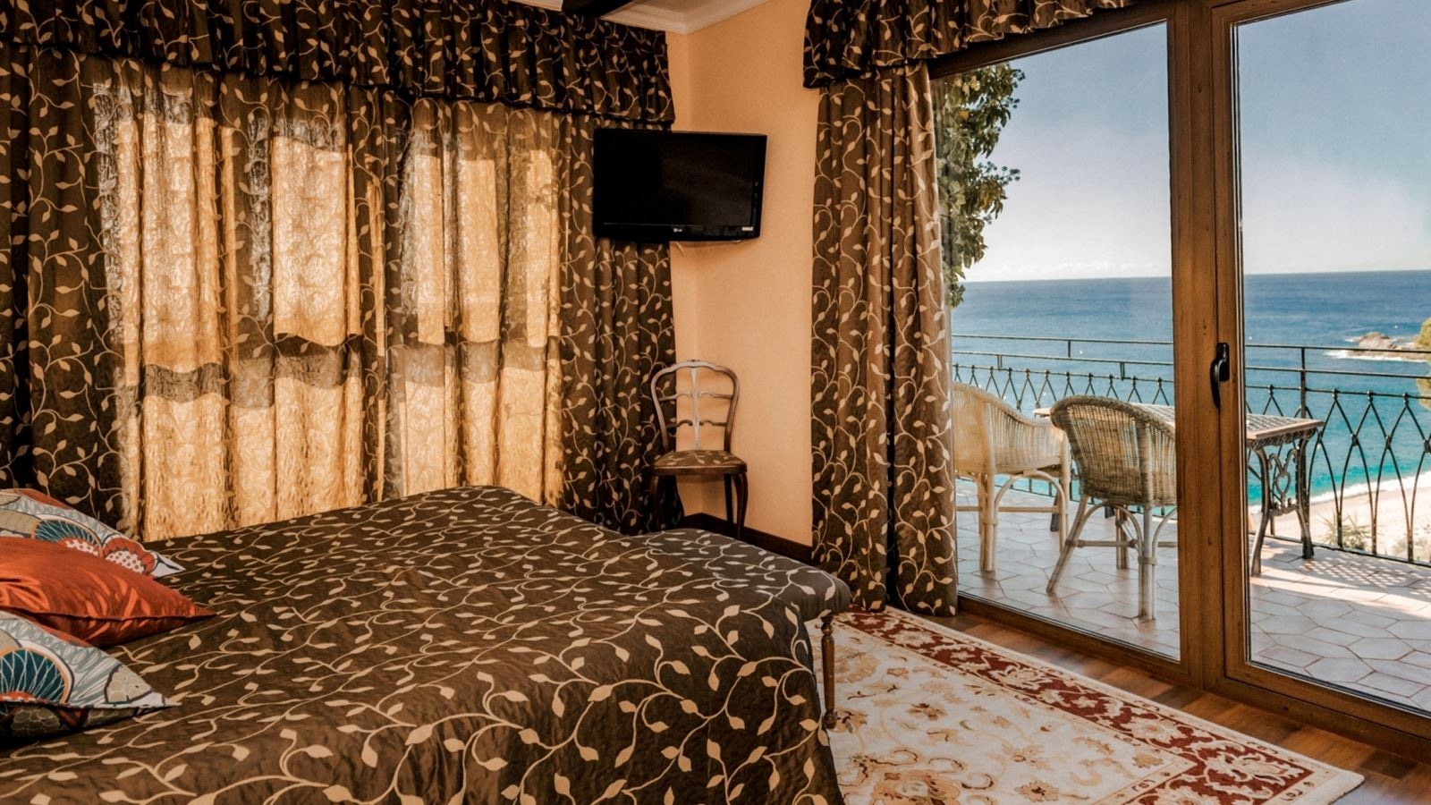 rooms-lateral-sea-view-room