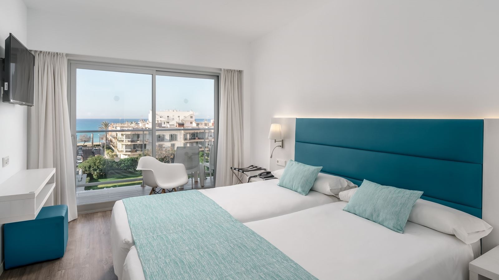 rooms-double-superior-front-sea-view-balcony-or-terrace