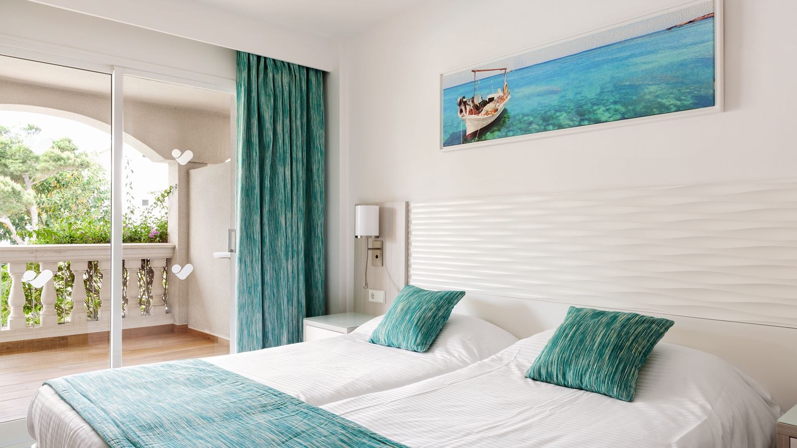 rooms-apartment-superior-pool-view-3rd-floor-1-bedroom