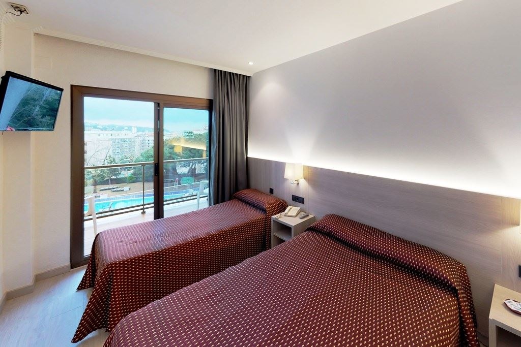 rooms-room-doble-balcony-or-terrace