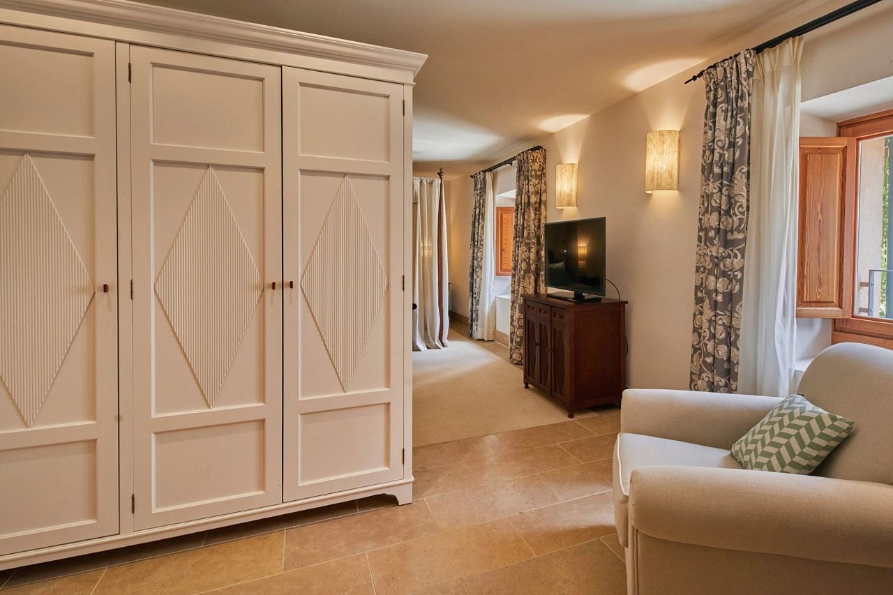 rooms-tramuntana-room-with-french-balcony