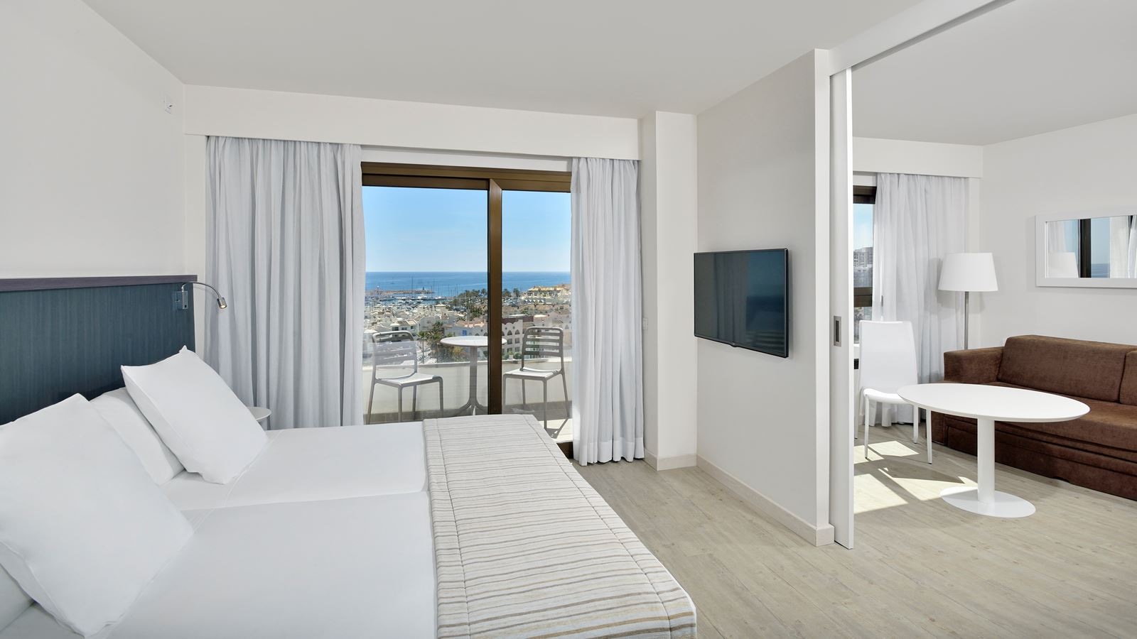 rooms-suite-puerto-marina-view