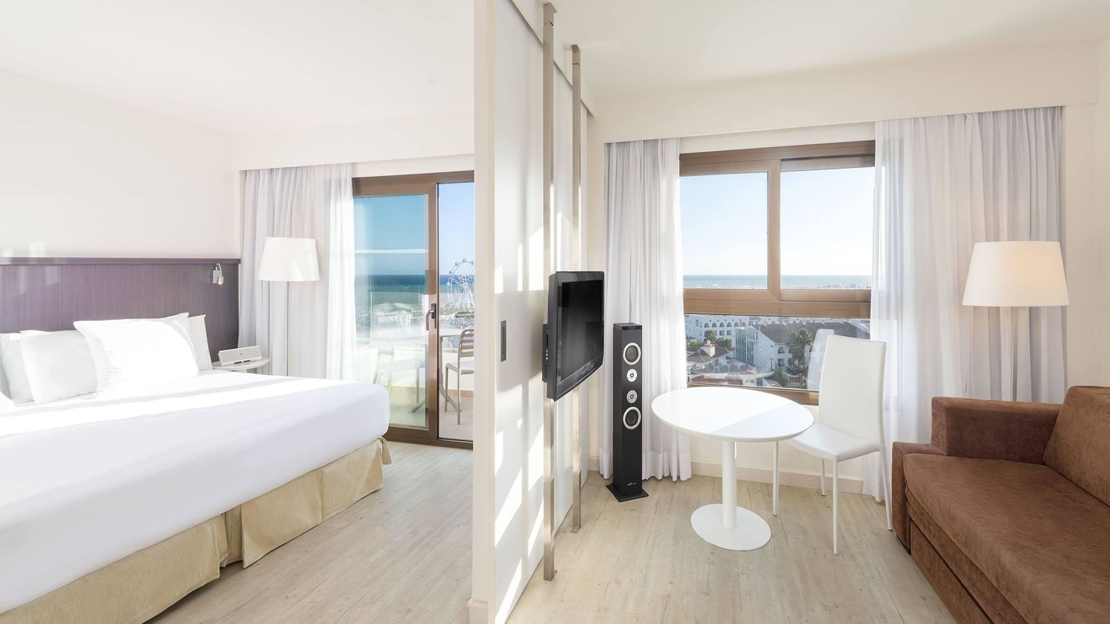 rooms-suite-puerto-marina-view