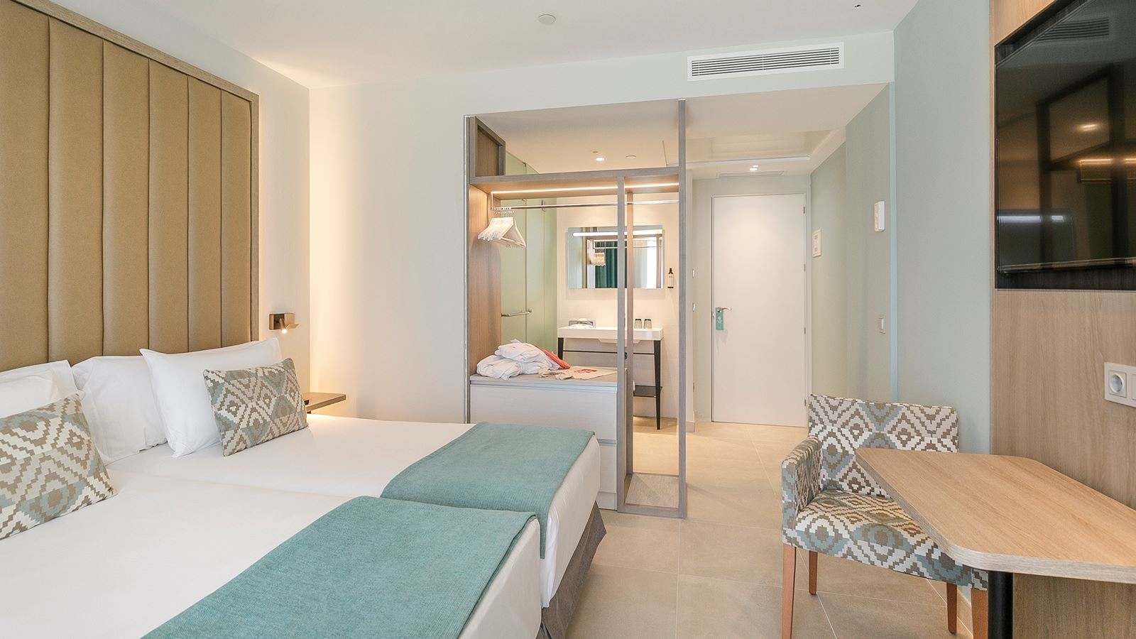 rooms-superior-front-sea-view