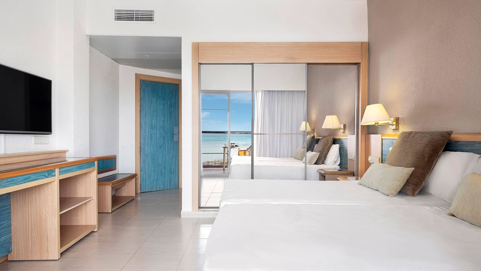 rooms-double-standard-room-lateralseaview