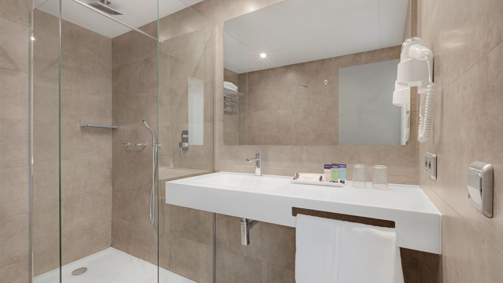 rooms-room-superior-double-seaview-balcony