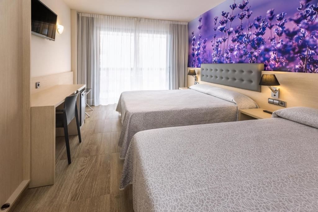 rooms-triple-balcony-or-terrace