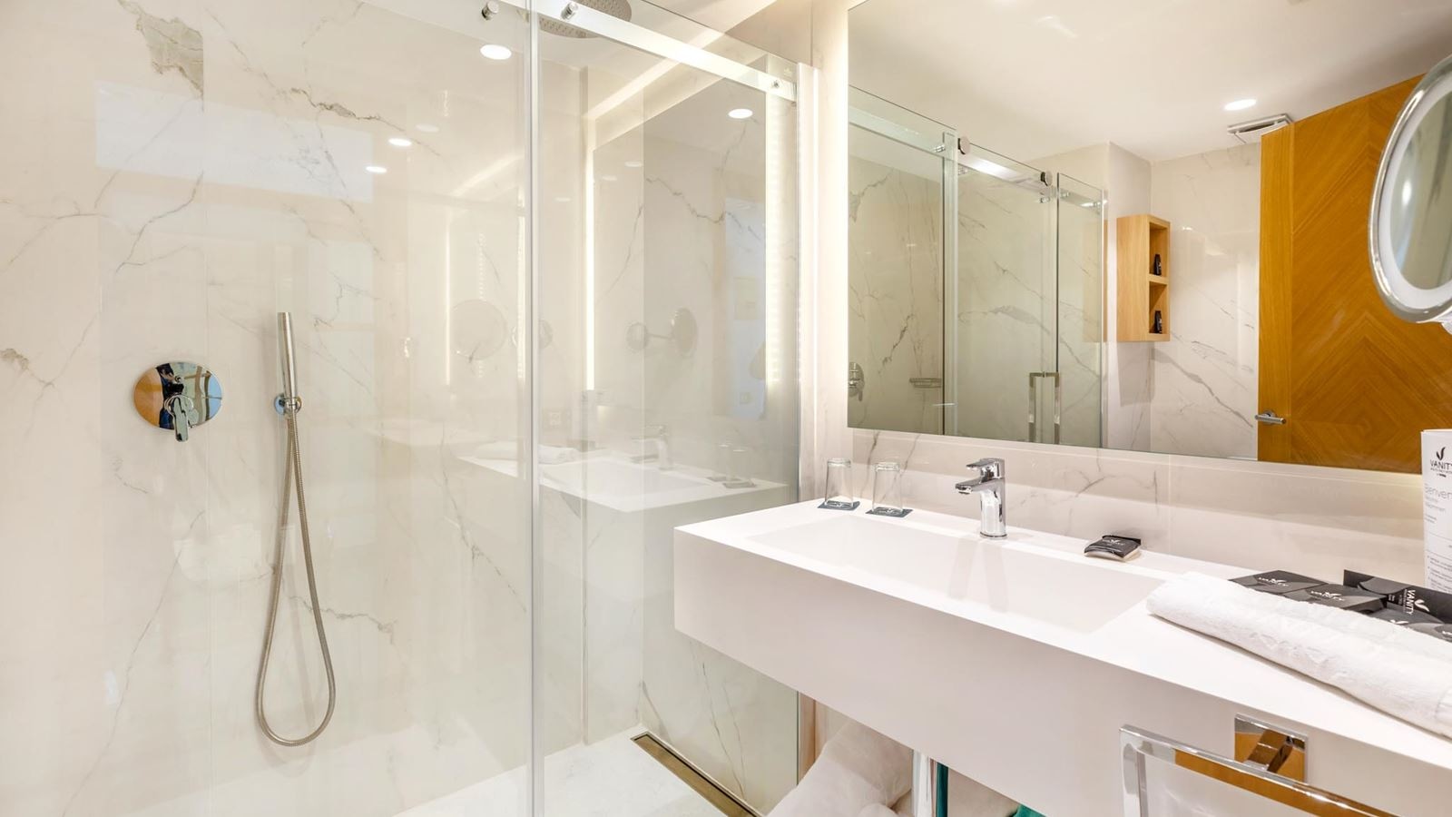 rooms-double-superior-sideseaview-balcony-or-terrace