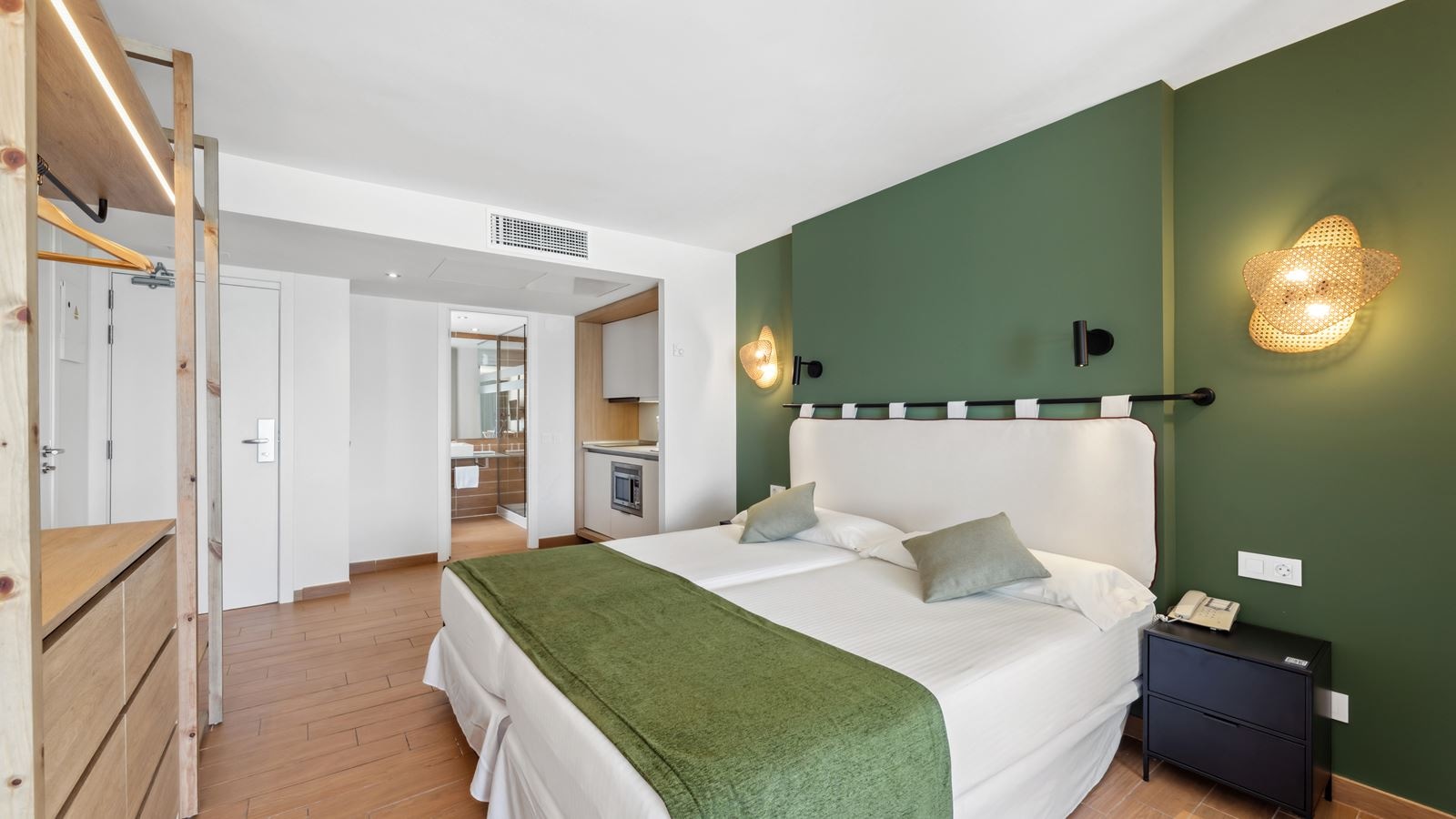 rooms-family-room-sea-view-balcony-or-terrace